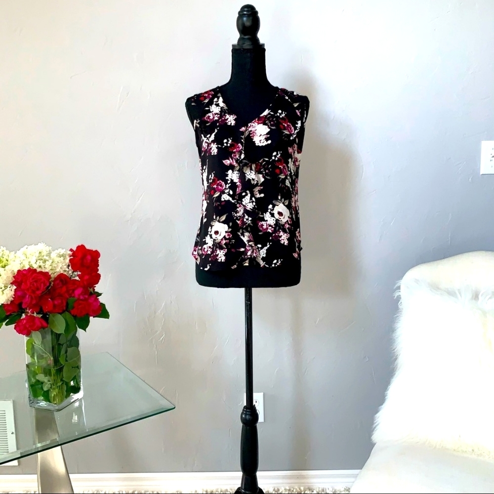 White House Black Market Sleeveless Floral Blouse